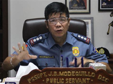 Caloocan chief of police sacked over 'unsolved incidents' .